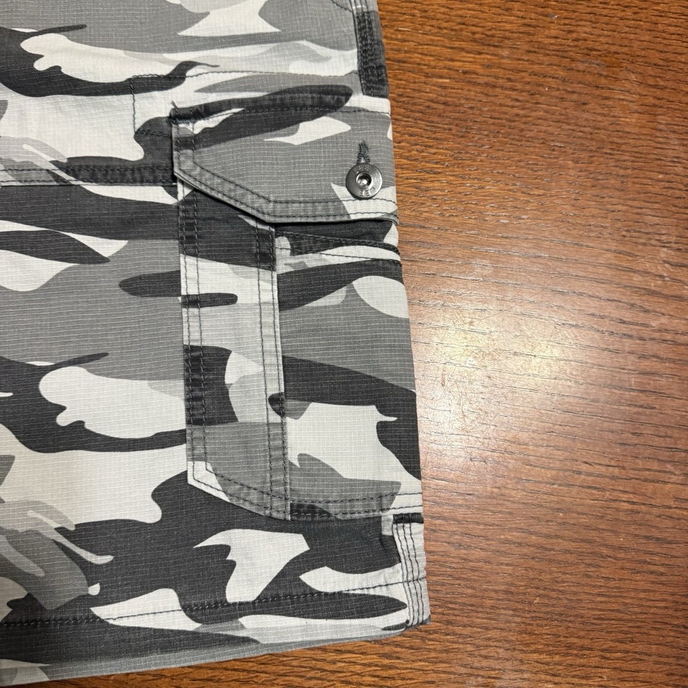 Lee Extreme Motion Cargo Shorts Mens 33 Gray Camo Stretch Performance HikingWork - Picture 8 of 16